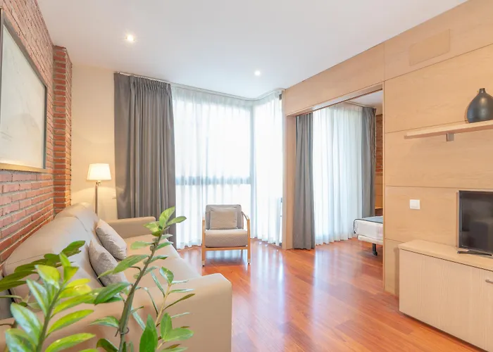 Serennia Cest Apartamentos Arc De Triomf